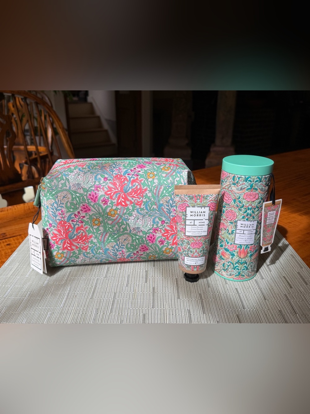 Morris & Co. NWT Pink & Green Floral Bath & Body Gift Set with Toiletry Bag